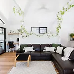 The Green Door-Karri Retreat