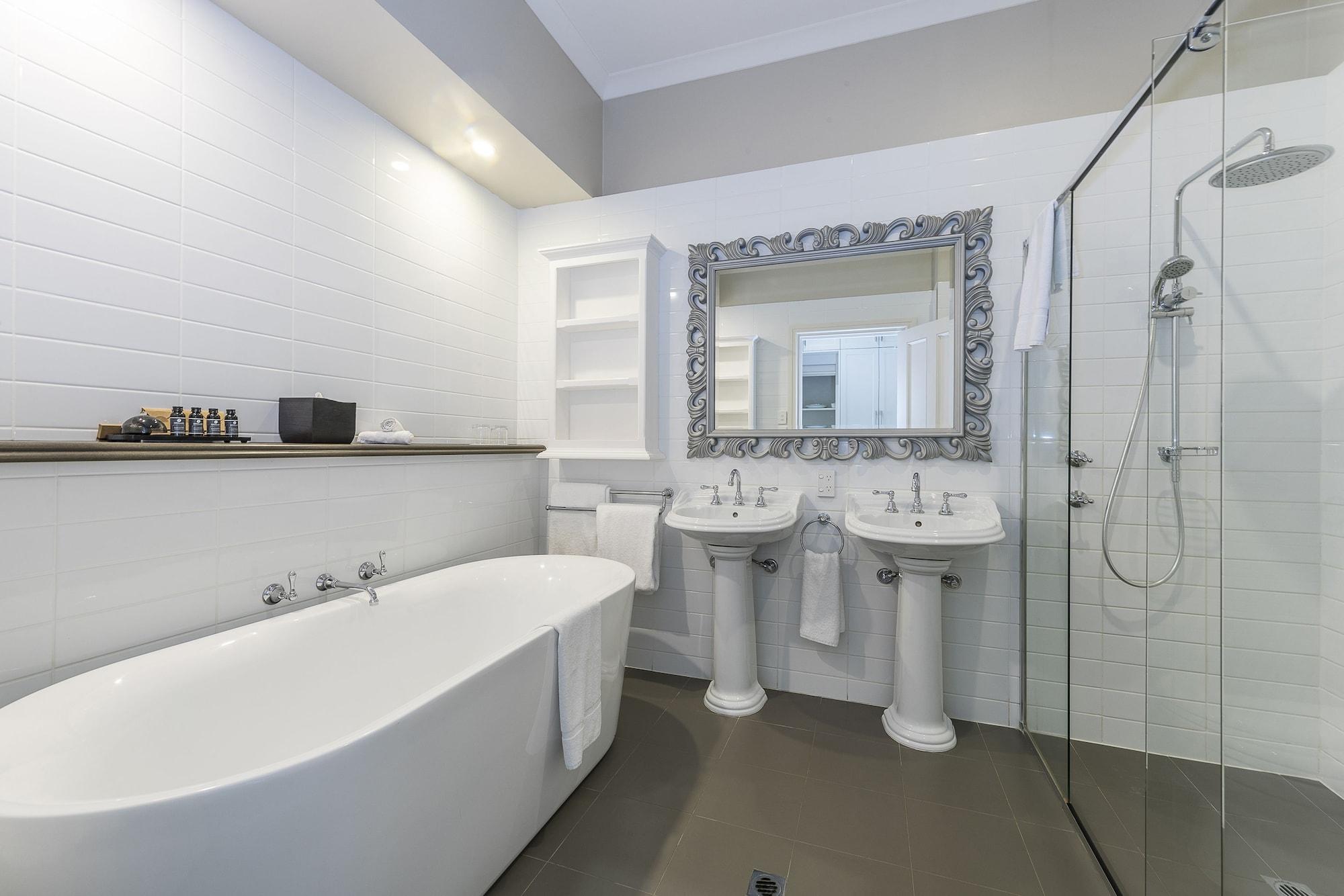 Grand Mercure Basildene Manor 4*