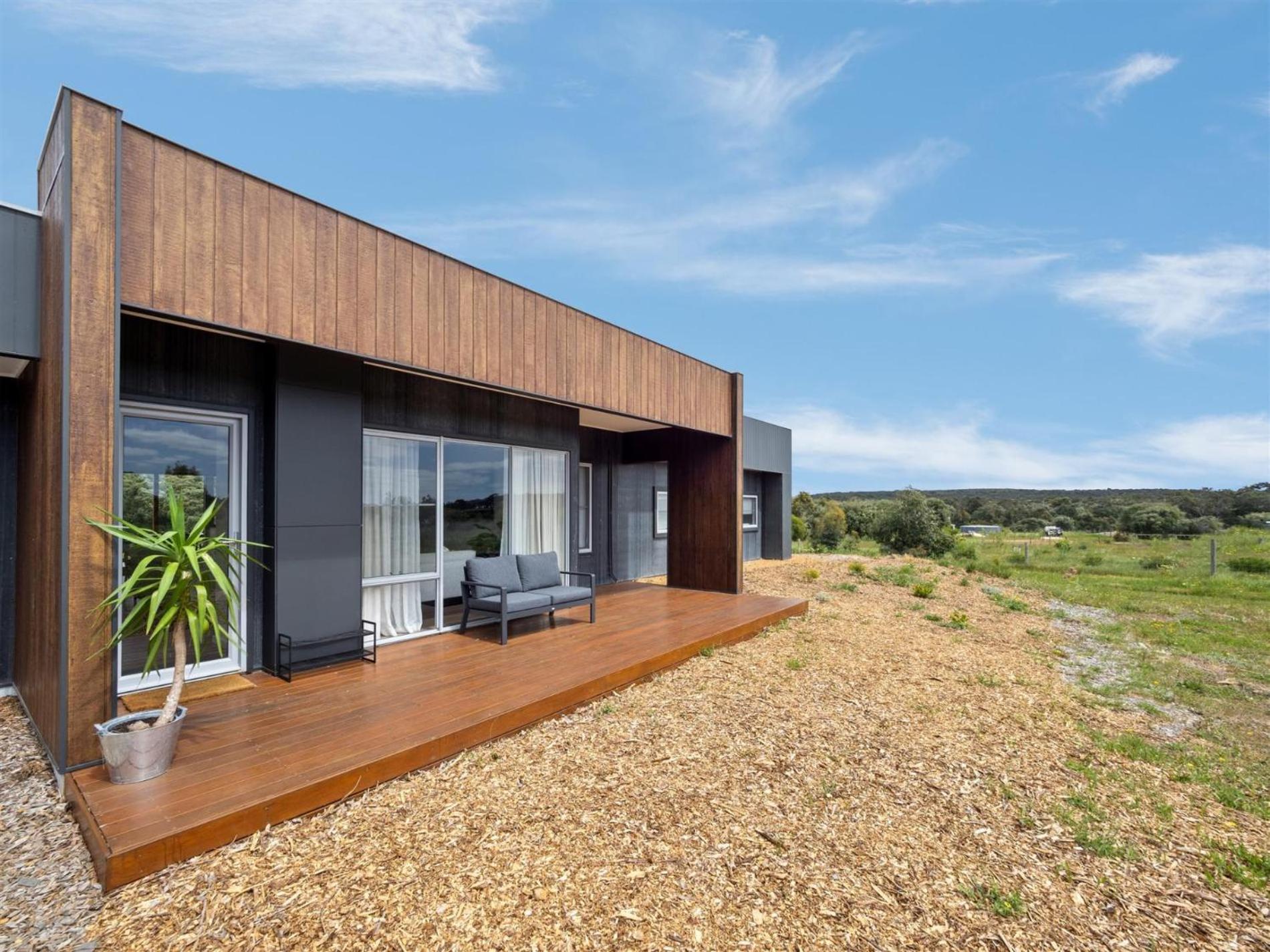 Cusmano Retreat - Contemporary Rural Holiday home Margaret River