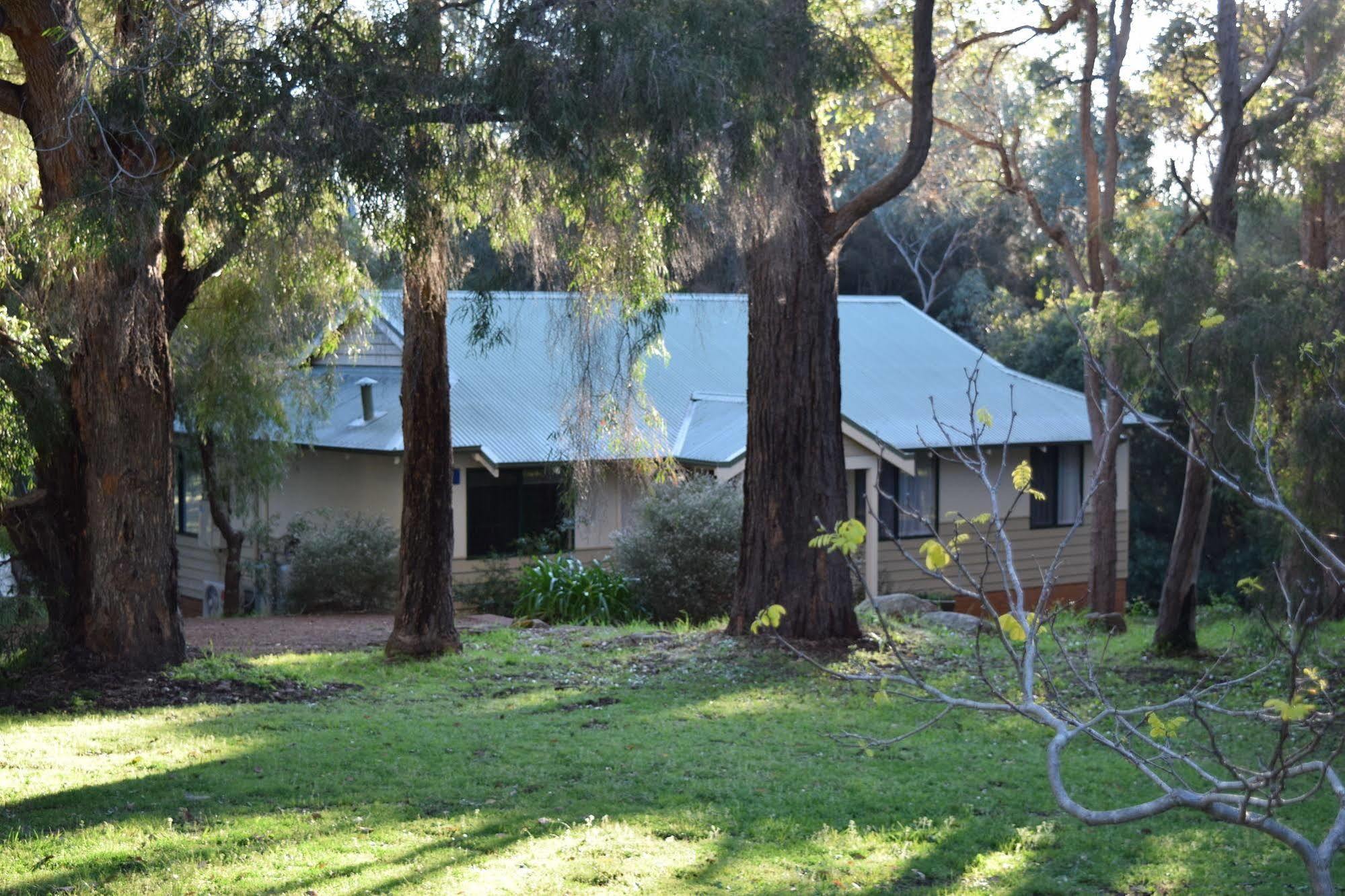 Bushy Lodge *