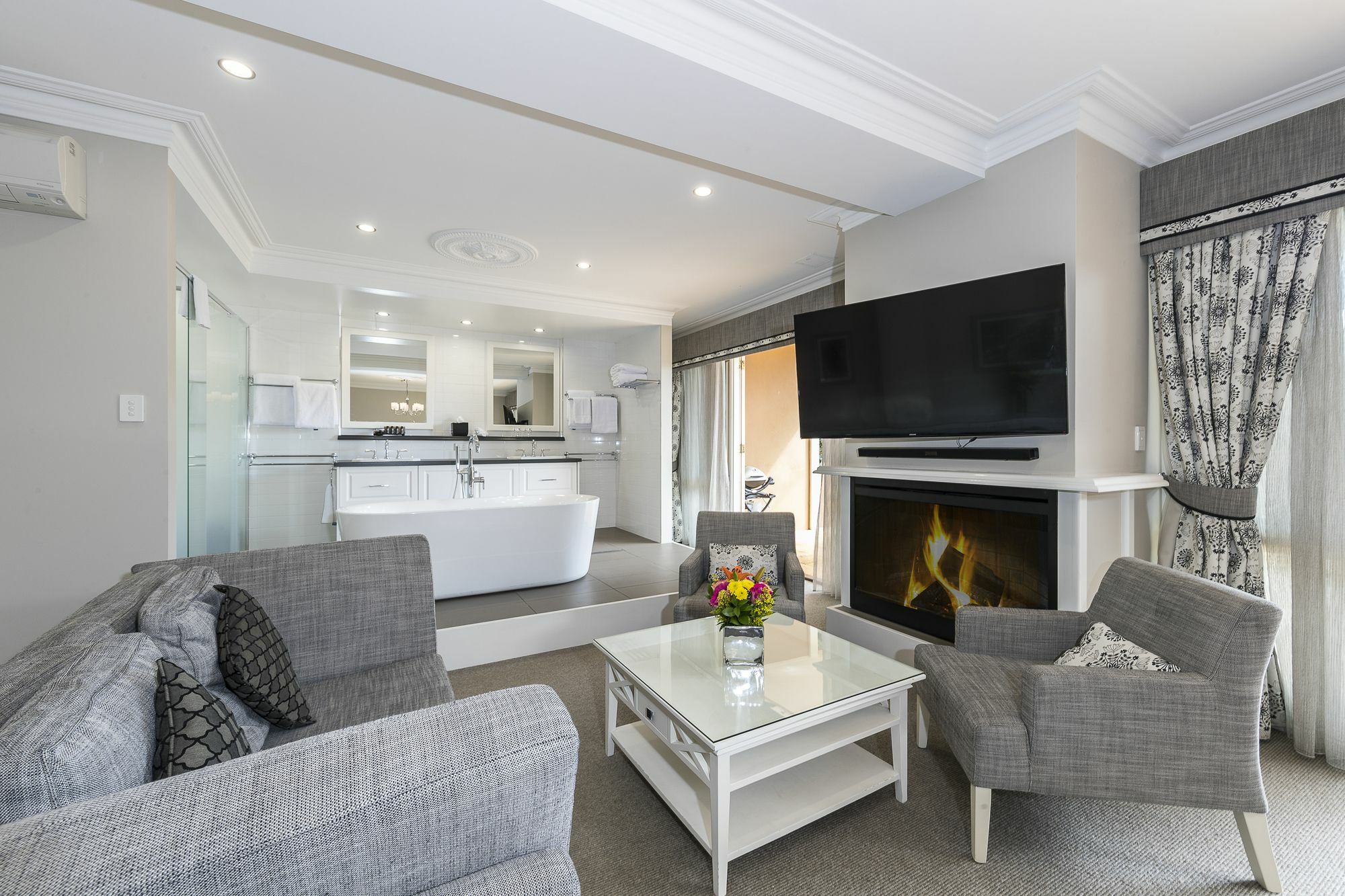 Grand Mercure Basildene Manor Hotel