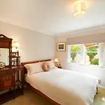 Karri House. Eat - Stay - Love