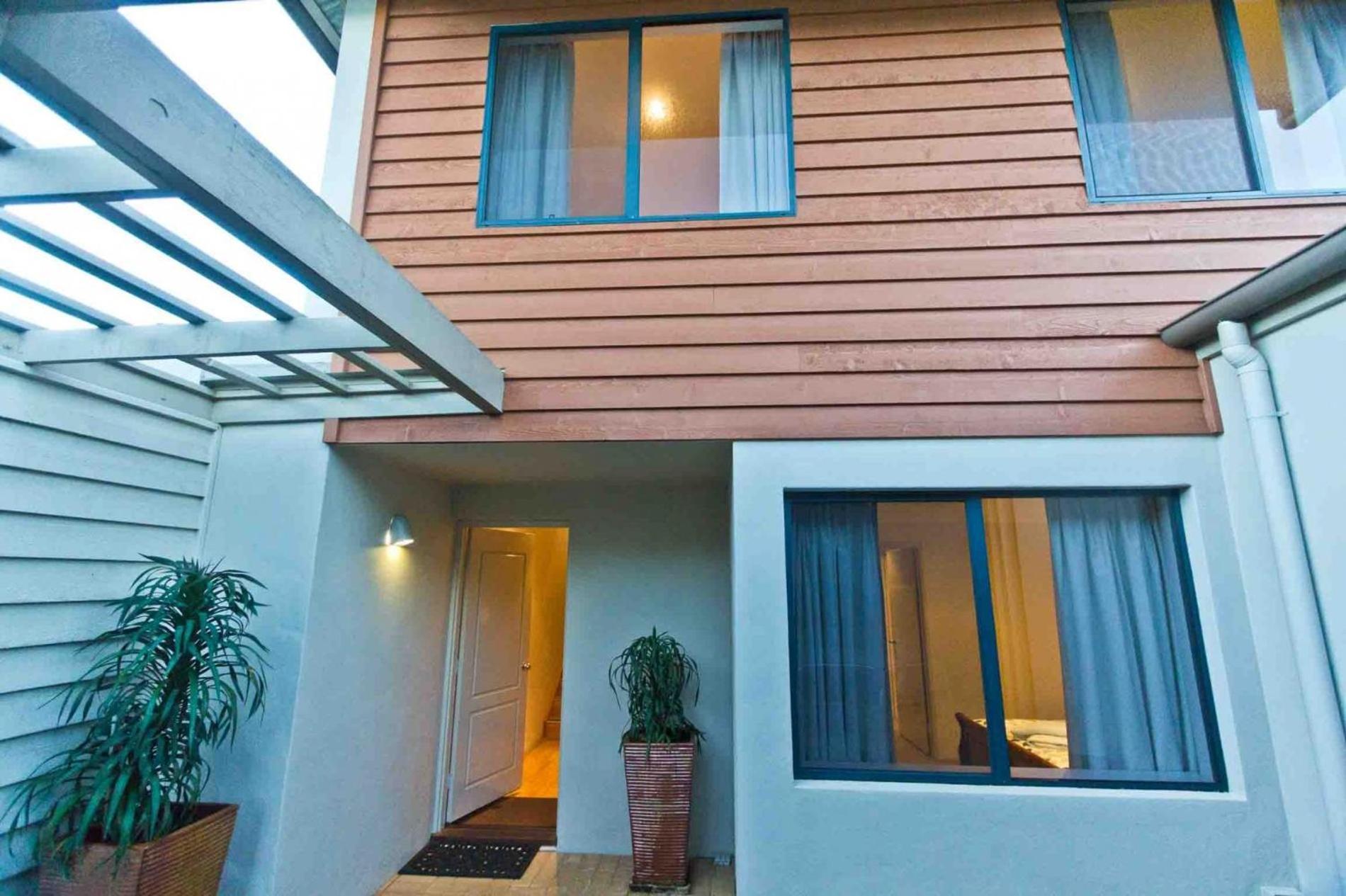 Townhouse 212 *