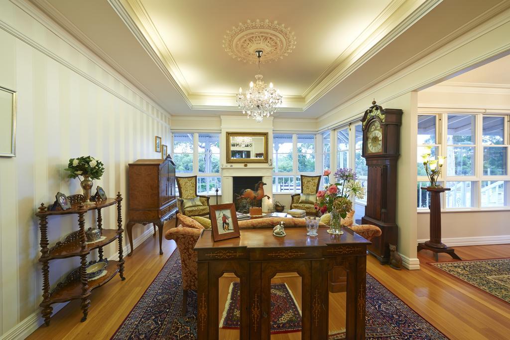 Karri House. Eat - - Love Bed & Breakfast *