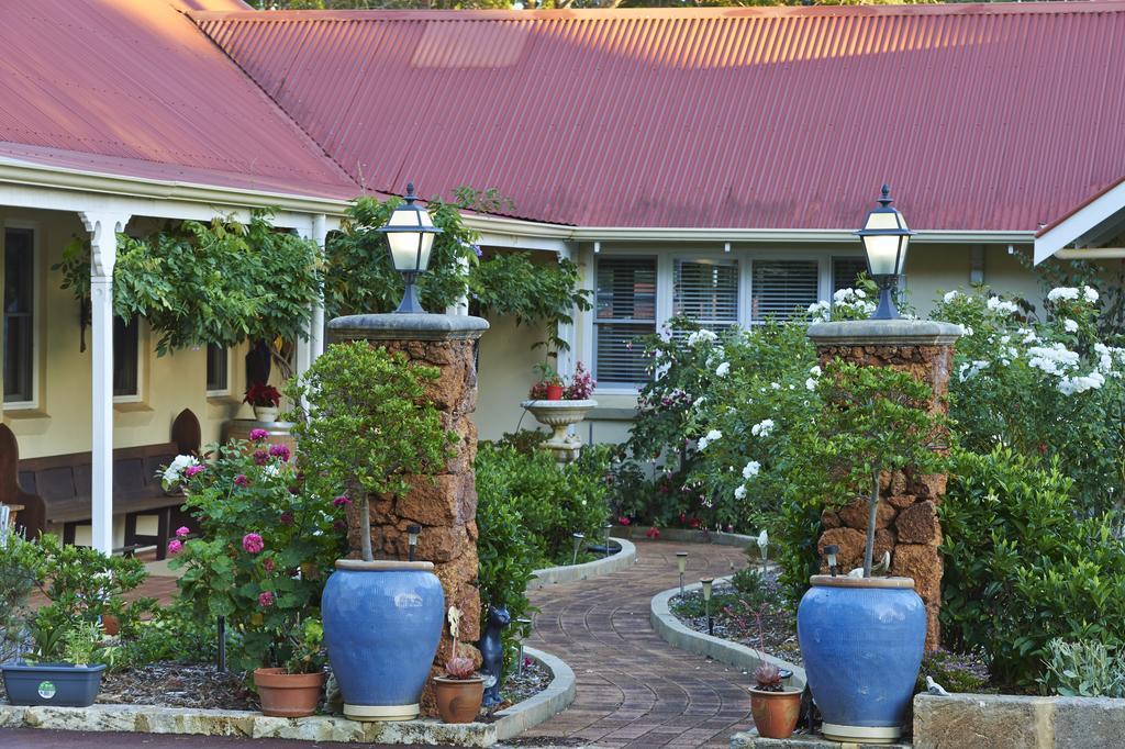 Karri House. Eat - - Love Bed & Breakfast Margaret River