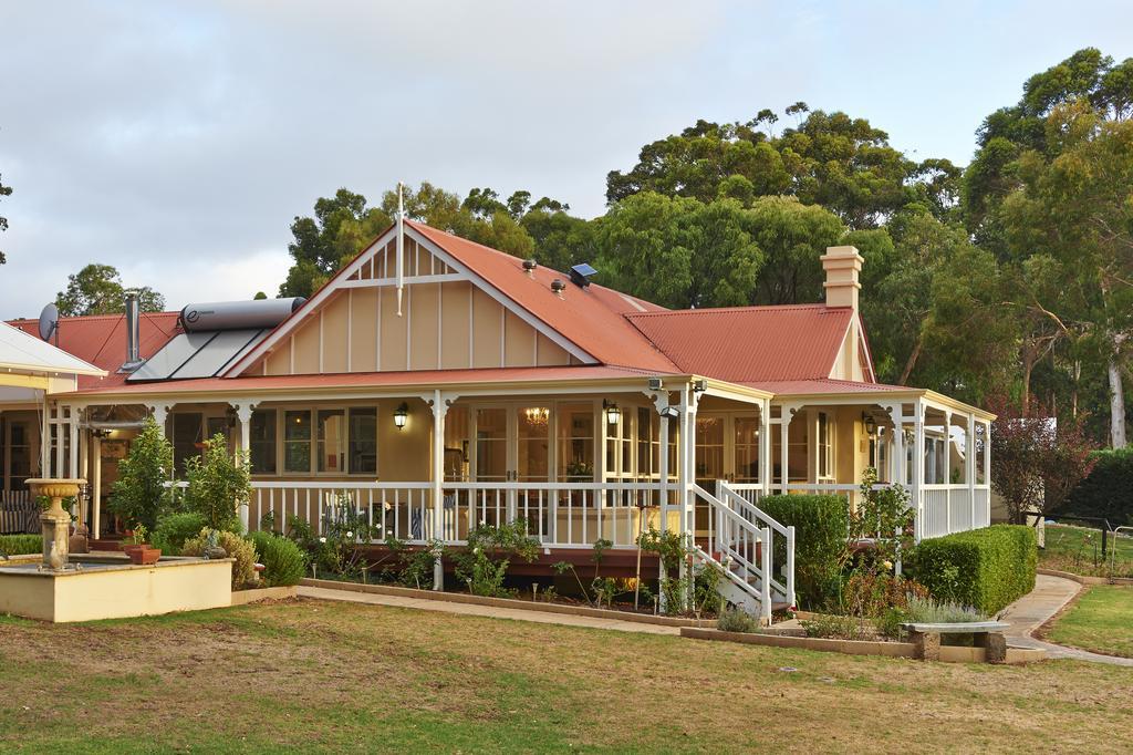 Karri House. Eat - - Love *