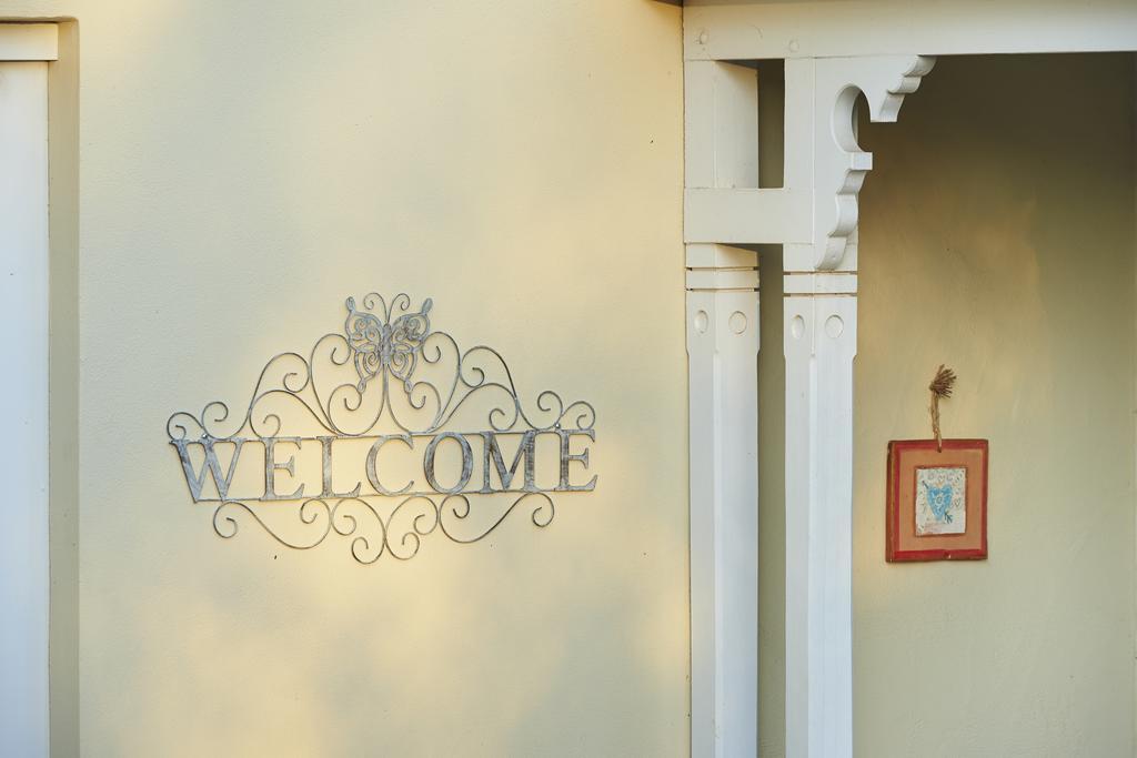 Karri House. Eat - - Love Bed & Breakfast *