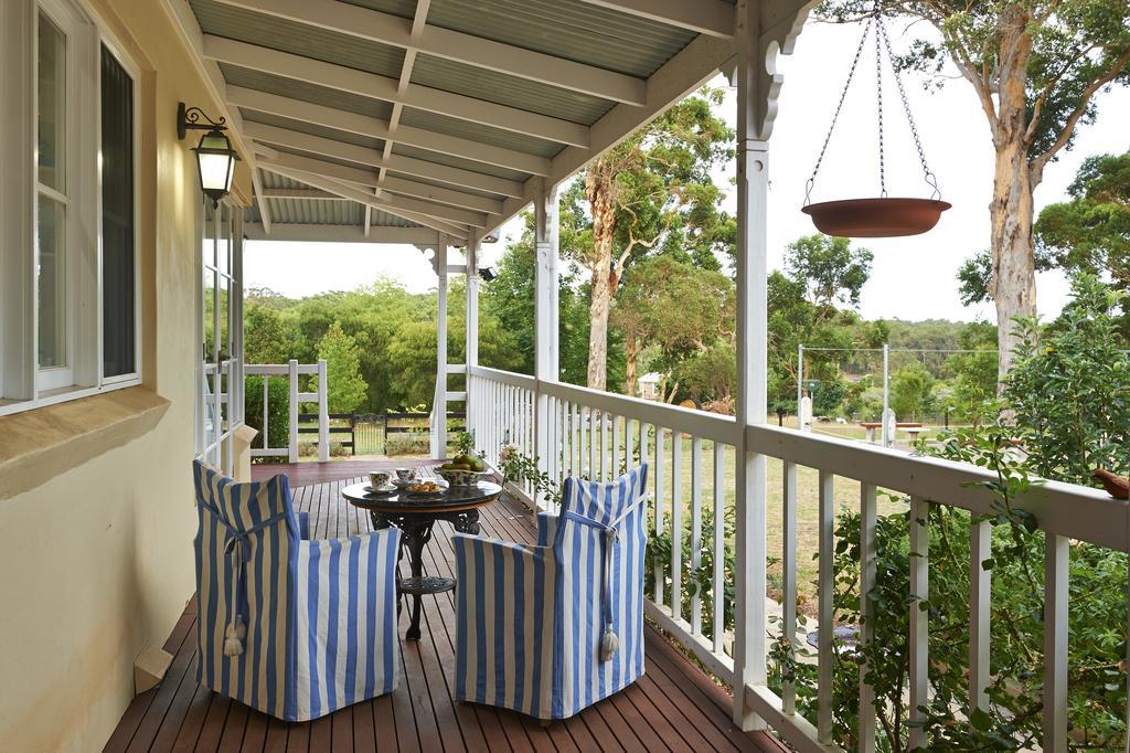 Karri House. Eat - - Love *