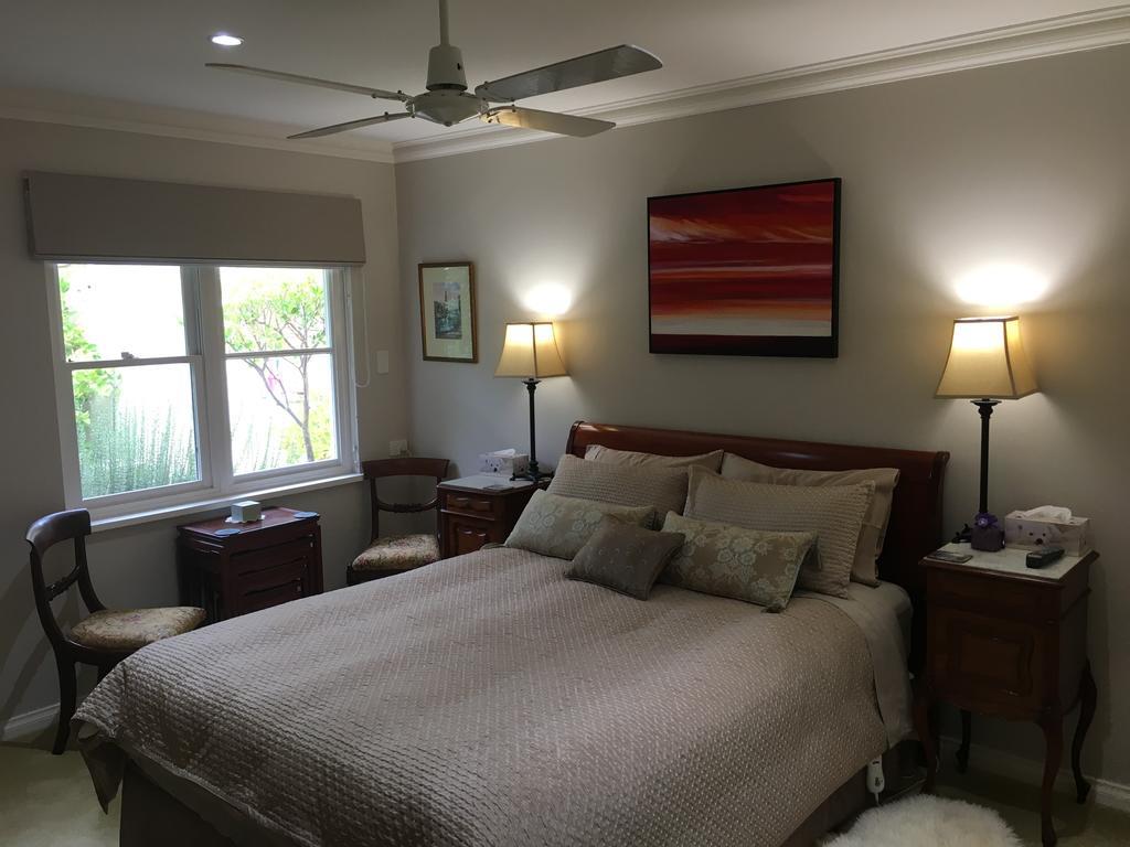 Bed & Breakfast Karri House. Eat - - Love *