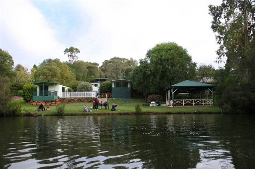Riverview Tourist Park 4*
