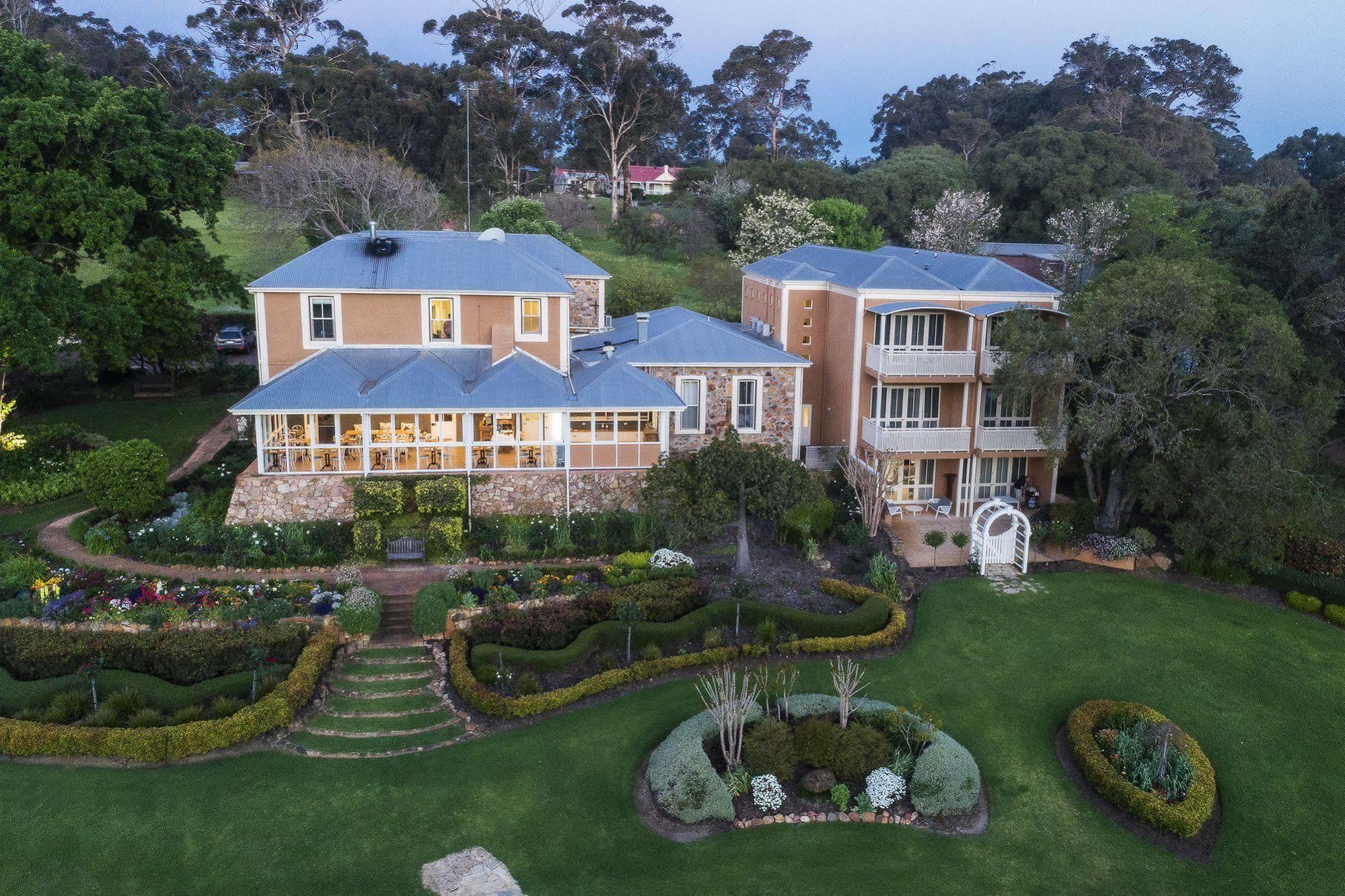 Grand Mercure Basildene Manor Hotel 4*