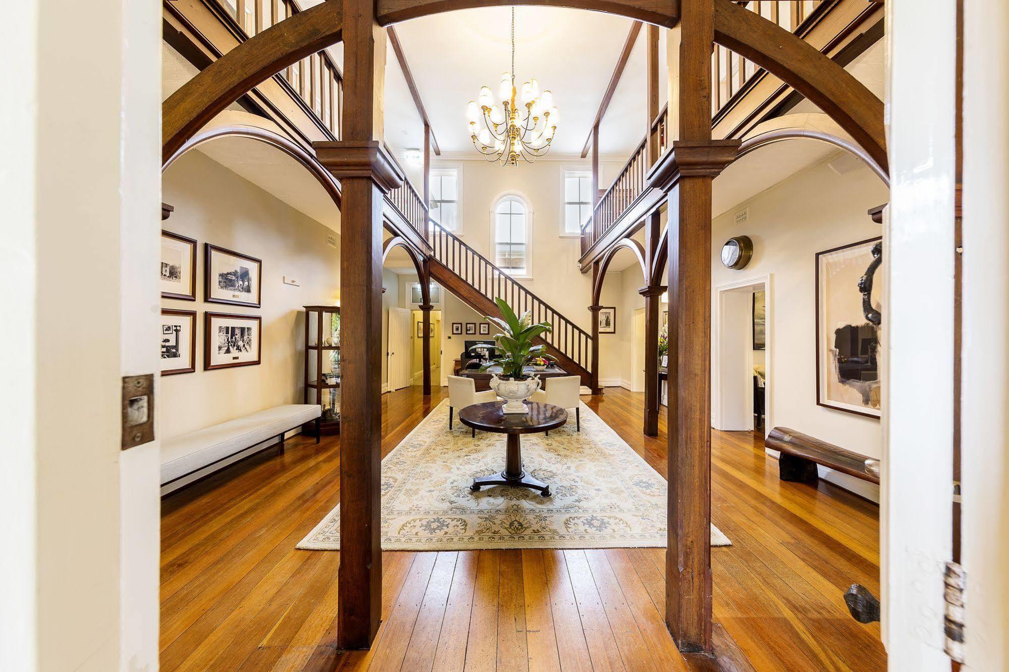 Hotel Grand Mercure Basildene Manor